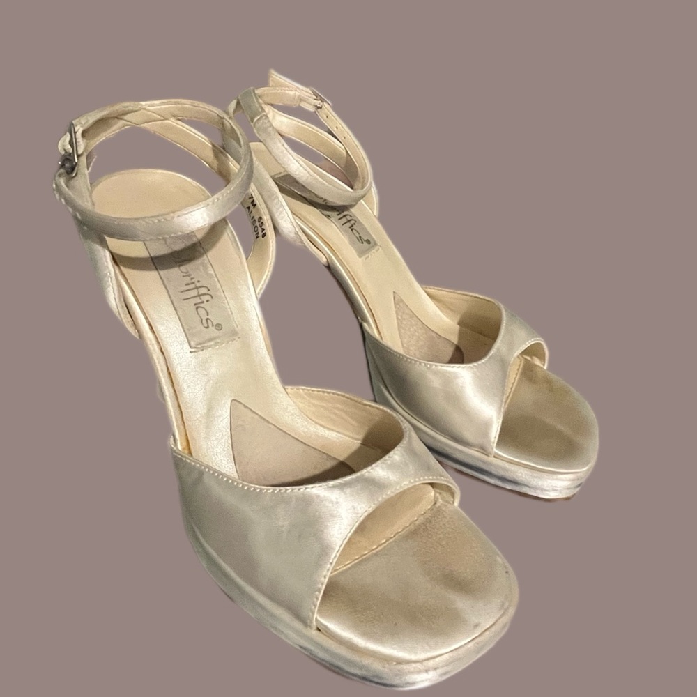 Coloriffic Dyeable Women's Elegant Cream Heels